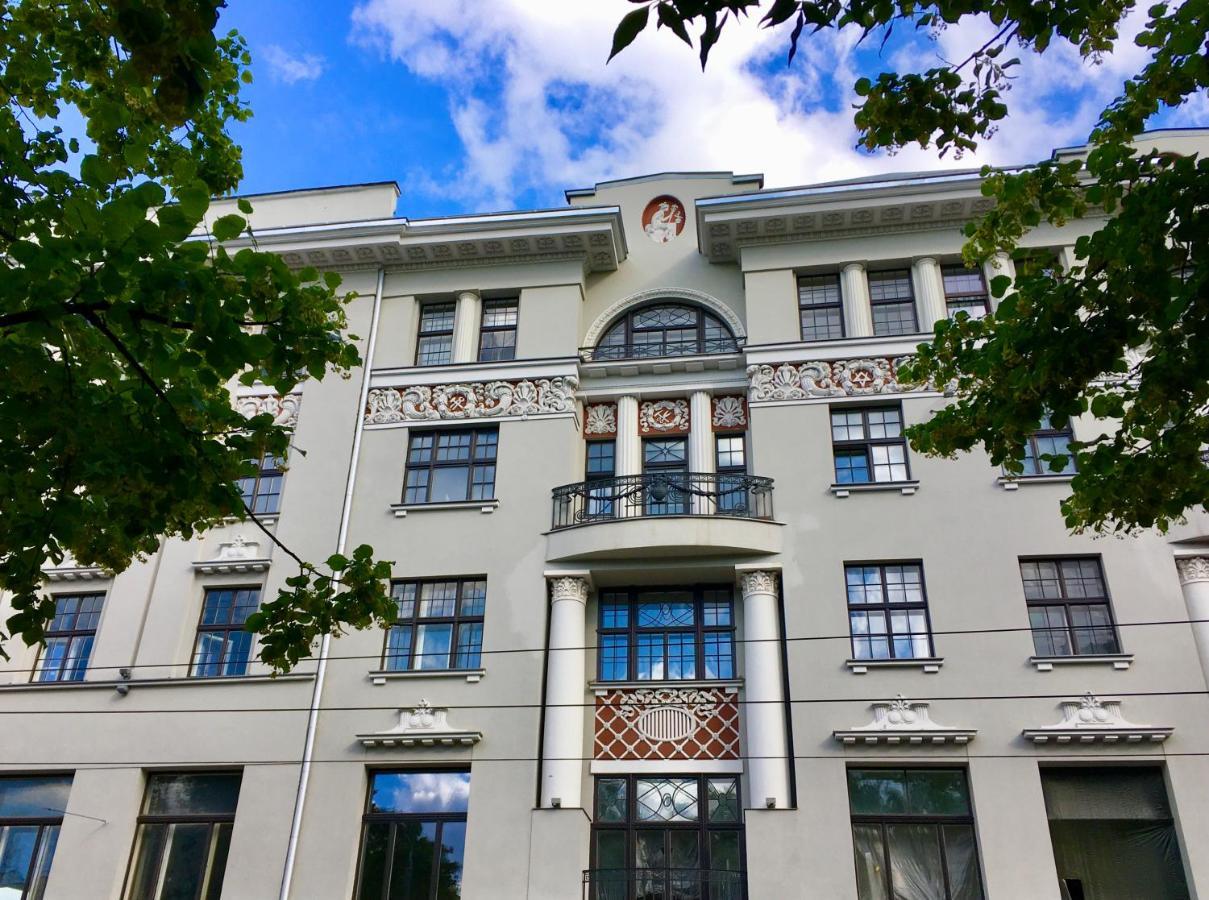 Centrally Located Apartment Overlooking Vermanes Park Riga Exterior photo